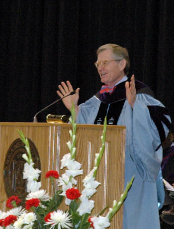 Dr. E. Gordon Gee speaks to the graduating class of ASU-Jonesboro at Spring Commencement 2009.